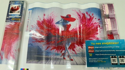 Haft Diamentowy Mozaika Diamond Painting Malowanie Diamentami Kobieta w Kapeluszu Czerwona Sukienka