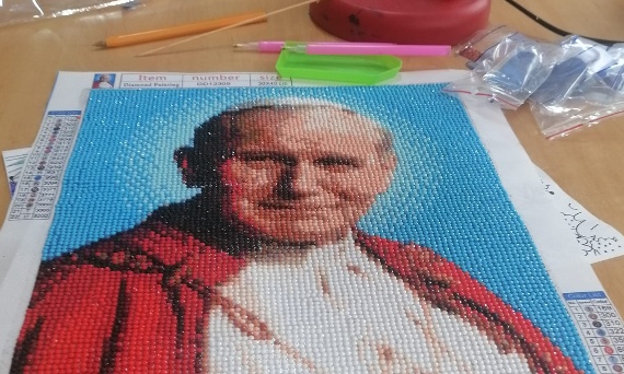 Jak haft diamentowy pomaga w walce ze stresem, napięciem i obniżonym nastrojem?